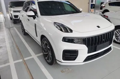 Lynk & Co 09