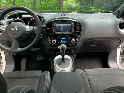 Infiniti ESQ