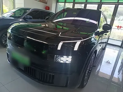Lynk & Co 900
