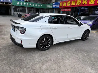 Lynk & Co 03