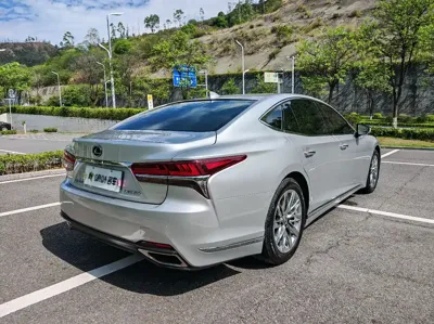 Lexus LS