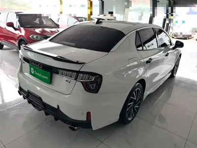 Lynk & Co 03