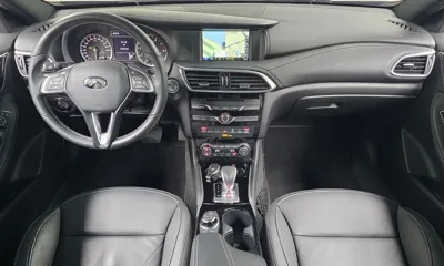 Infiniti Q30