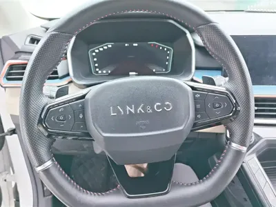 Lynk & Co 06