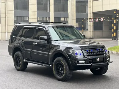 Mitsubishi Pajero (Import)
