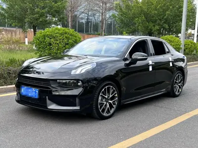 Lynk & Co 03