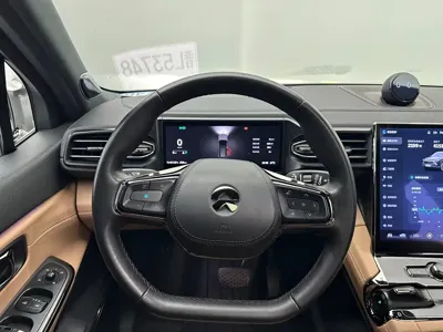 Nio ES8