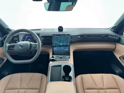 Nio ES8