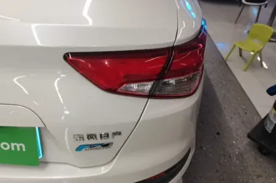 Nissan Lannia