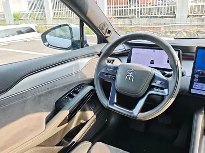 BYD L EV