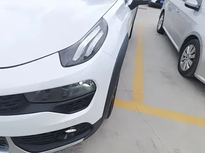 Lynk & Co 02