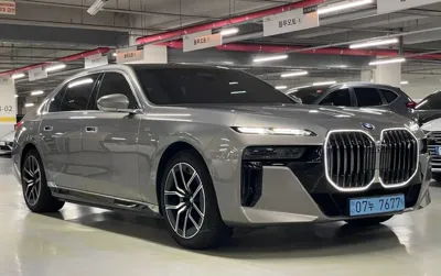 BMW i7