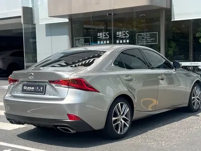 Lexus IS