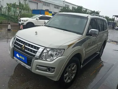 Mitsubishi Pajero (Import)