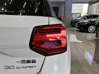 Audi Q2L e-tron