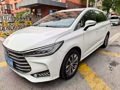 BYD MAX