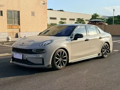 Lynk & Co 03