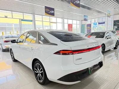 Roewe 荣威D6