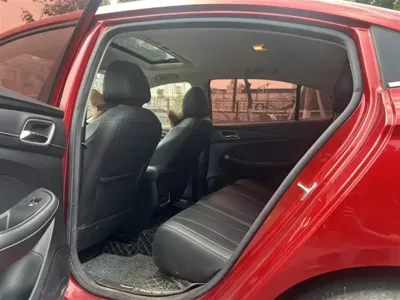 Roewe i5