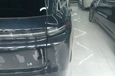 Li Auto L8