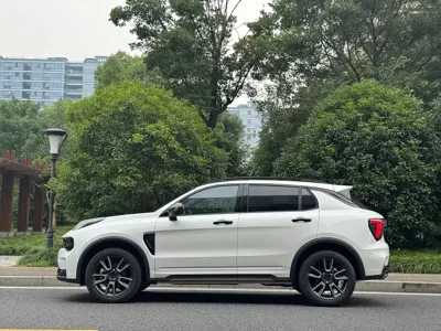 Lynk & Co 01