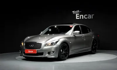 Infiniti M