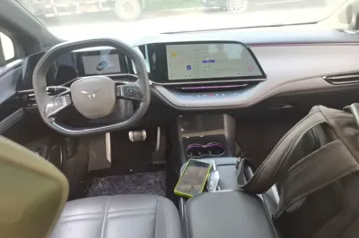 Hongqi EH7