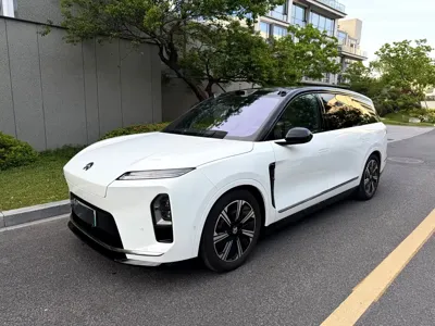 Nio ES8