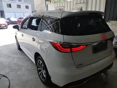 BYD MAX