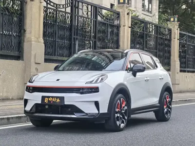 Lynk & Co 06
