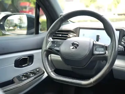 Nio ES8