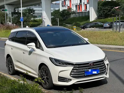 BYD MAX