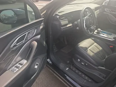 Hongqi HS7 PHEV