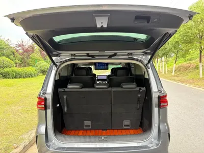 Roewe iMAX8
