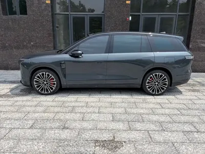Nio ES8