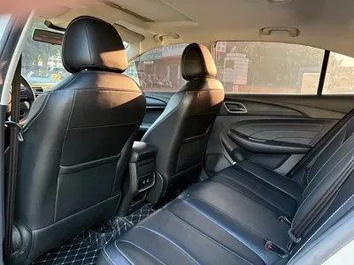 Roewe i5