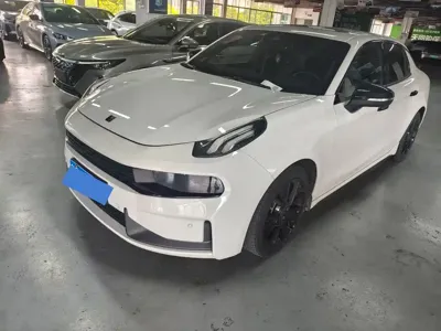 Lynk & Co 03
