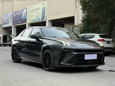 Lynk & Co 03