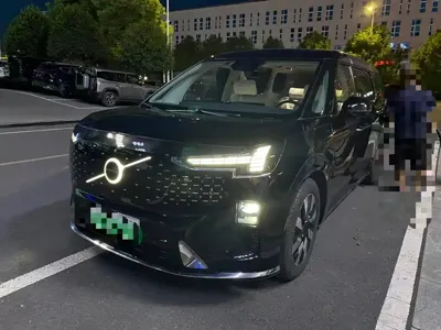Volvo EM90