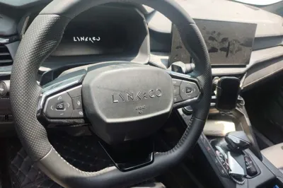 Lynk & Co 06