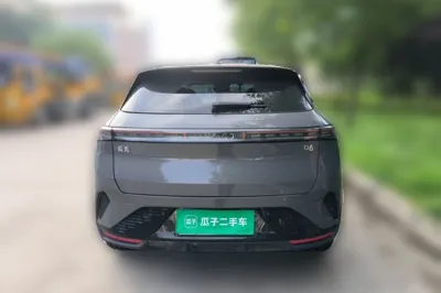 Lynk & Co 06