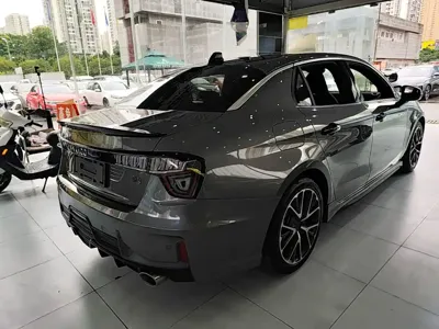 Lynk & Co 03
