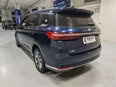 BYD MAX