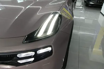 Lynk & Co 06