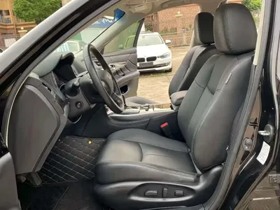 Infiniti Q70