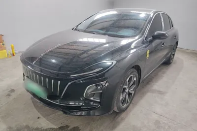 Hongqi E-QM5