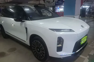 Nio ES8