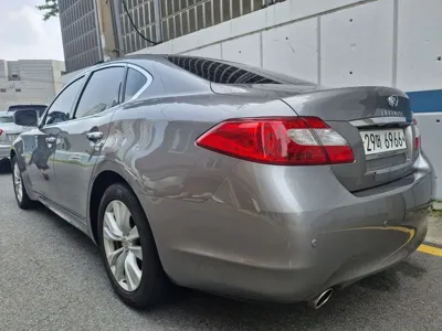 Infiniti M