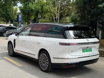 Nio ES8