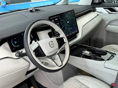 Volvo EM90